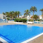 Primavera Pool